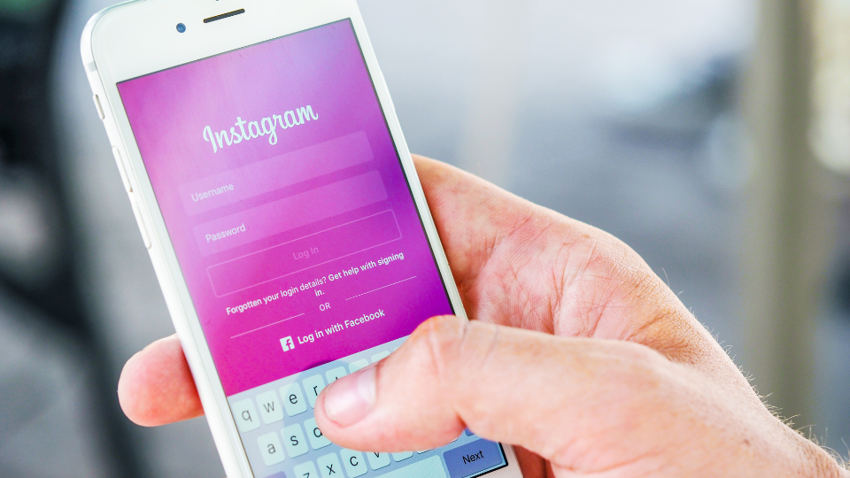 You are currently viewing What is Instagram? How it is helping businesses to grow?